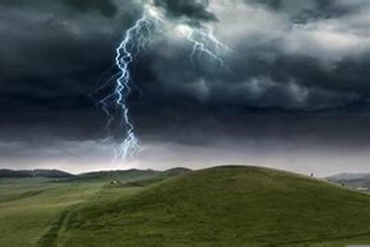 梦见暴风雨什么预兆呢