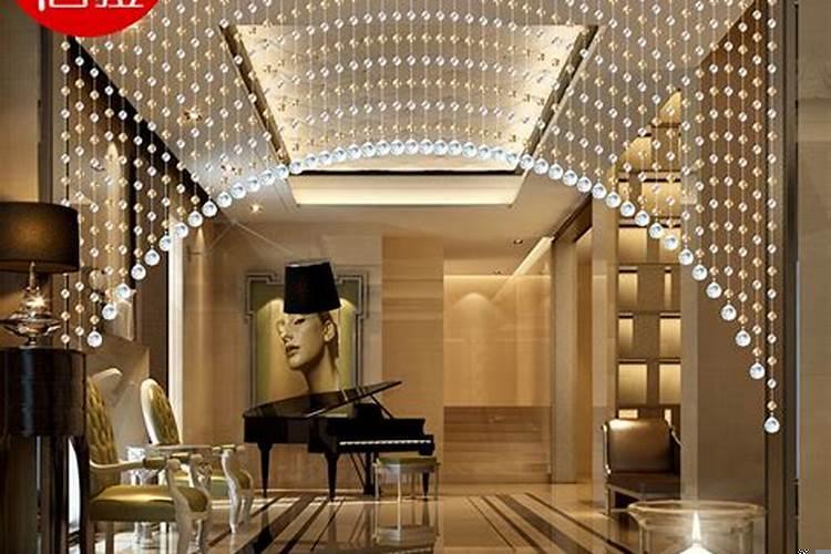 客厅适合挂什么颜色的门帘