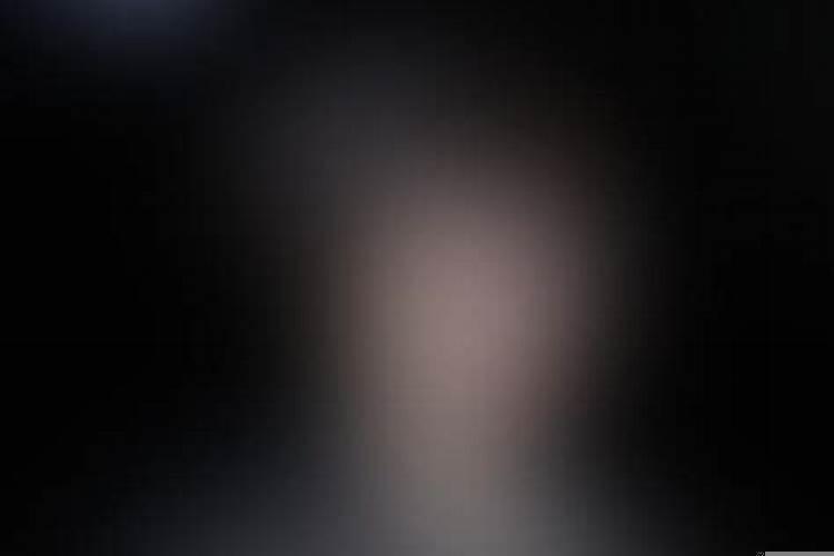 女生右脚带铃铛