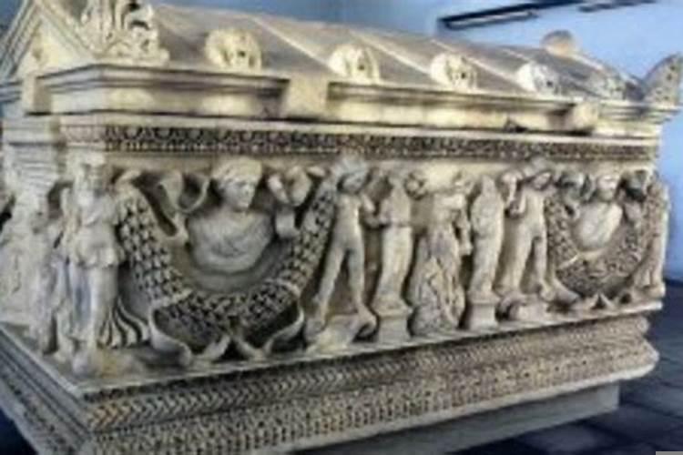 梦见石棺材里有死人