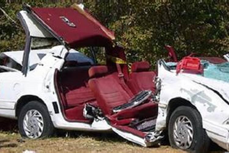 梦见看到车祸预兆什么