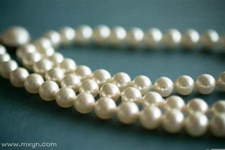 梦见项链断了珠子散落