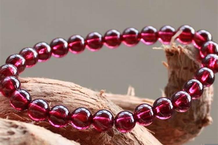 巨蟹座的幸运宝石是什么样子的