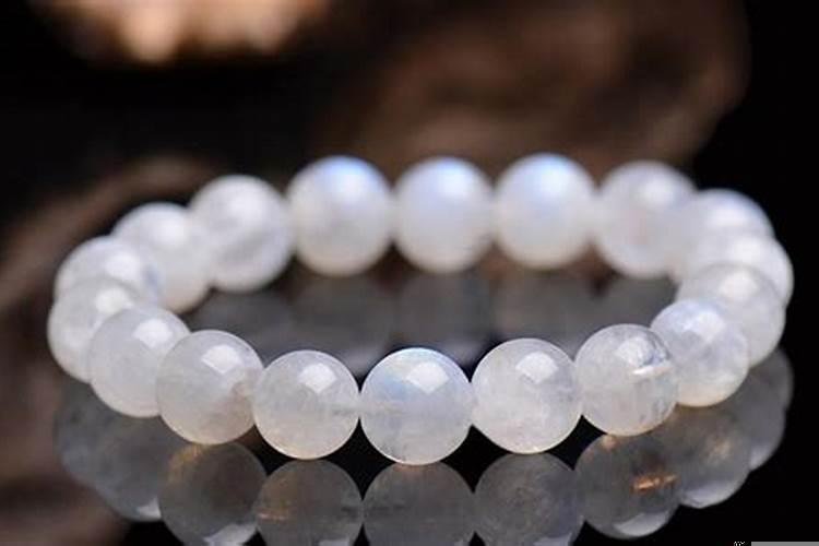 巨蟹座的幸运宝石是什么样子的