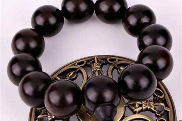 佩戴紫檀手串有什么好处