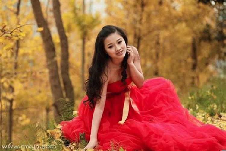 梦见穿红衣服是什么意思啊