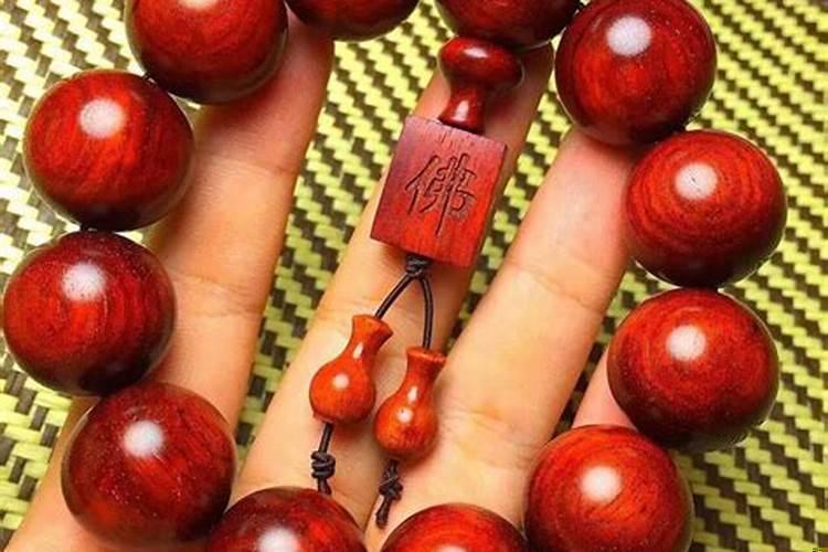 佩戴紫檀手串有什么好处