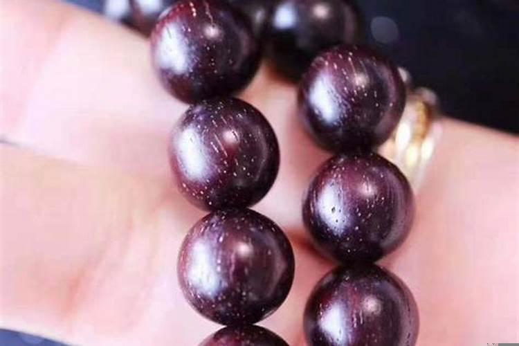 佩戴紫檀手串有什么好处