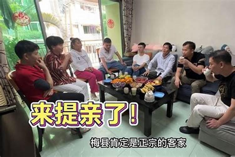 女人梦见家里死去的老人