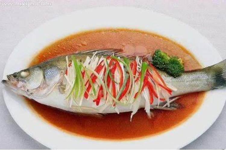 女人梦见吃鱼好吗