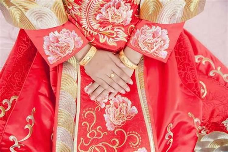 女人为什么要戴金首饰