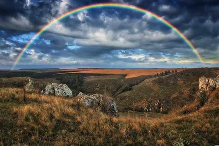 梦见好大的洪水滚滚而来