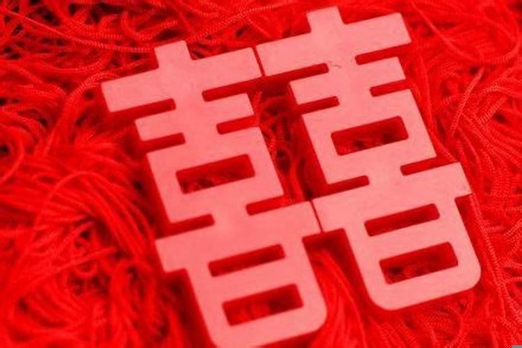 属蛇的2025年适合结婚吗