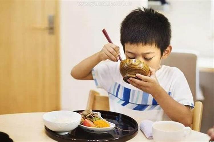 梦见别人吃饭很香是什么预兆