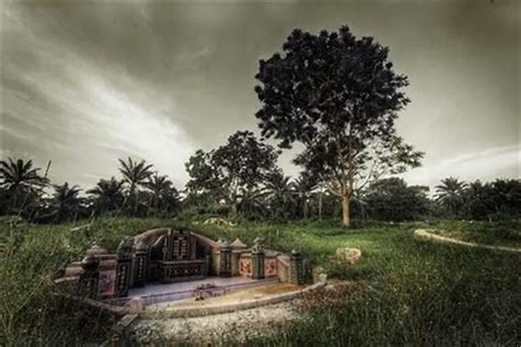 新坟埋在老坟后面好不好