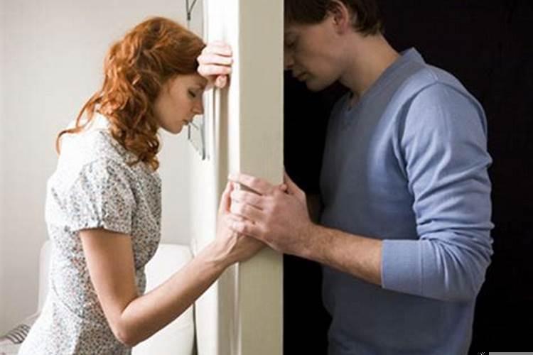 遭遇婚姻背叛的男人