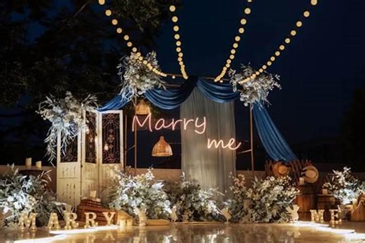 求婚在订婚前多久