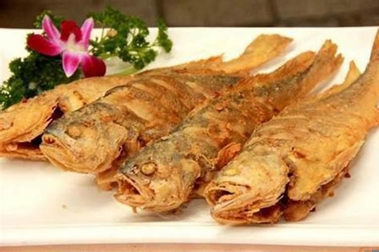 周公解梦几条炸好的大鱼给我吃