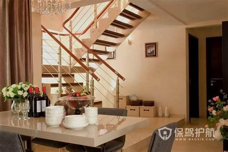 楼梯应在房子什么位置