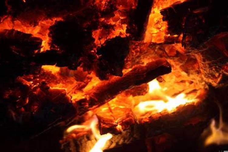 梦见死去的老人身上有火