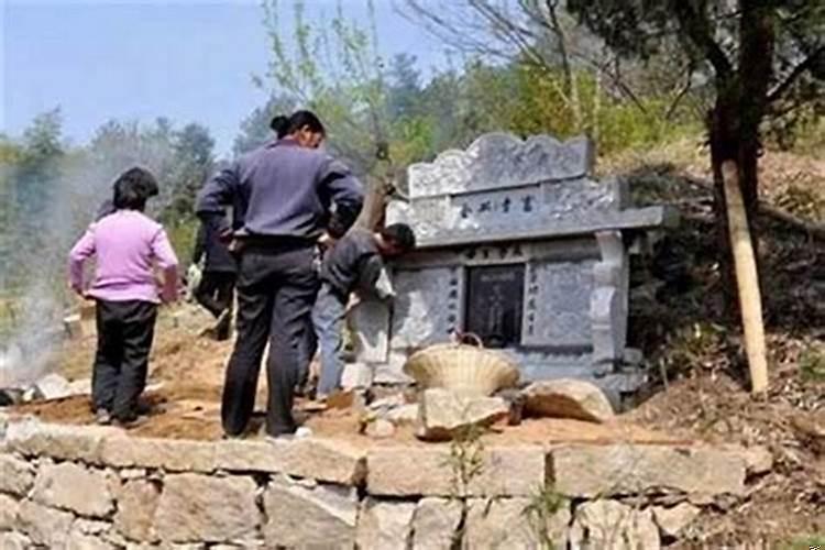 平时没事可以去墓地看老人吗