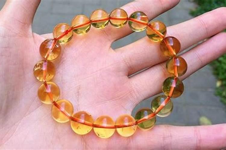 翡翠手镯带手上有变化吗