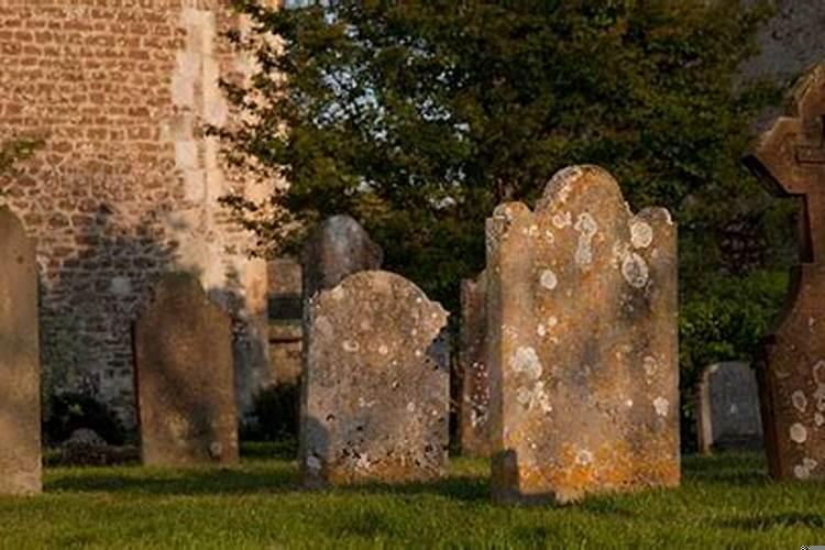 周公解梦梦见坟地里起火什么意思