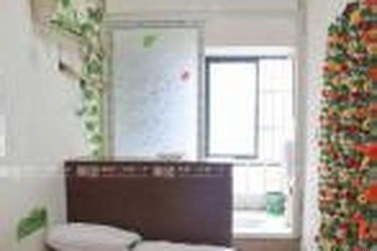 楼房东户卧室如何安床