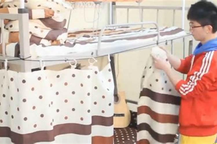 楼房东户卧室如何安床