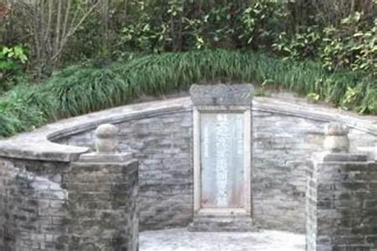 坟墓忌讳埋什么东西