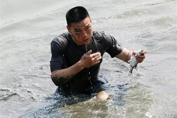 梦见大河水是什么意思还抓到好多烂鱼