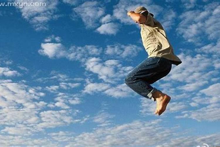 梦见自己一跳就会飞