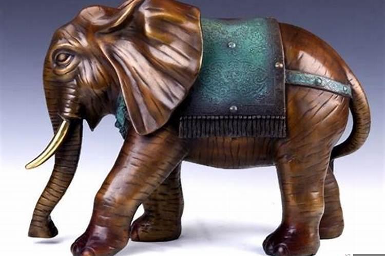 大象的鼻子朝上的寓意意思