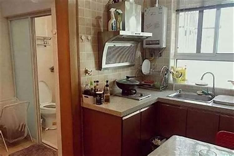 化粪池上建厨房