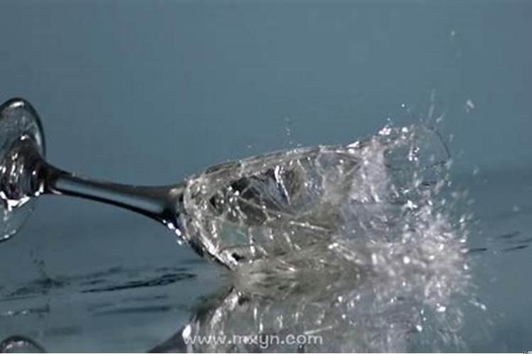 梦见把水杯摔碎了是什么意思