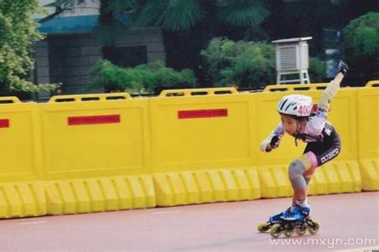 女人梦见摔跤又爬起来什么意思