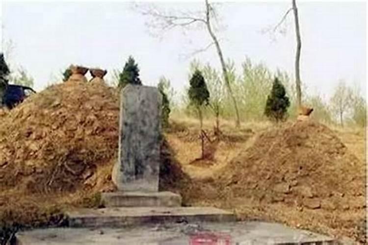 梦到父亲的坟地是什么意思