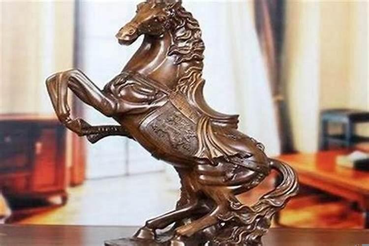 女属马的佩戴什么最旺财