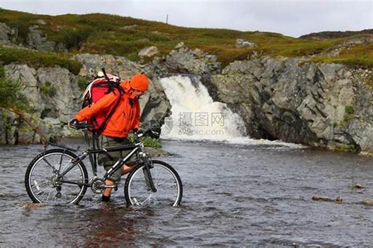 梦见骑自行车在水路上走