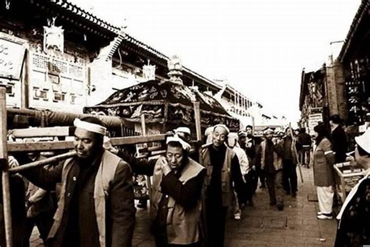 梦见抬棺材出殡的意思是什么