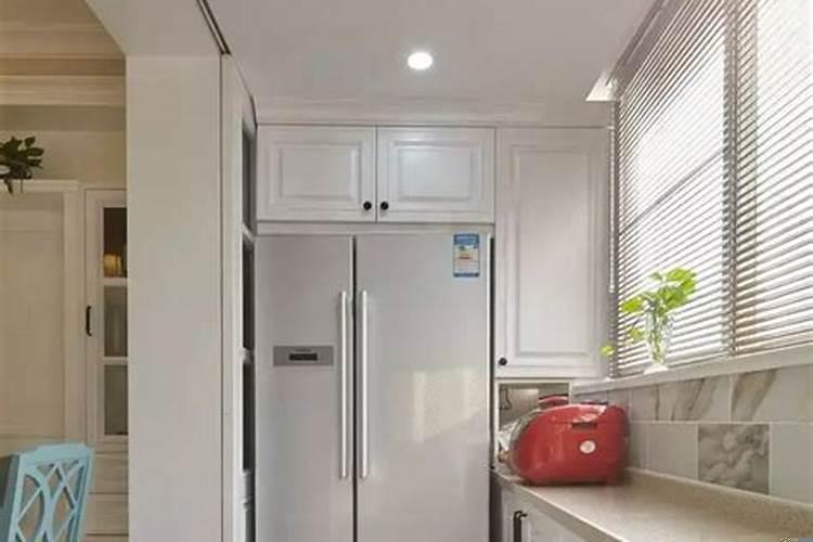 冰箱放楼梯下可以吗