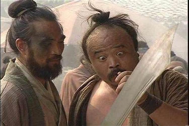 客厅沙发两旁摆花好吗