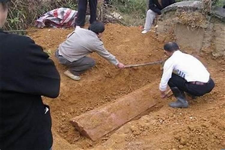 爷爷的坟找不到了