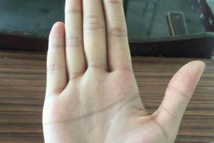 女人右手断掌好吗?