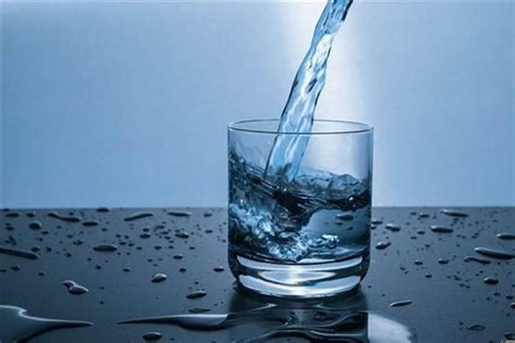 梦见喝了好几瓶水