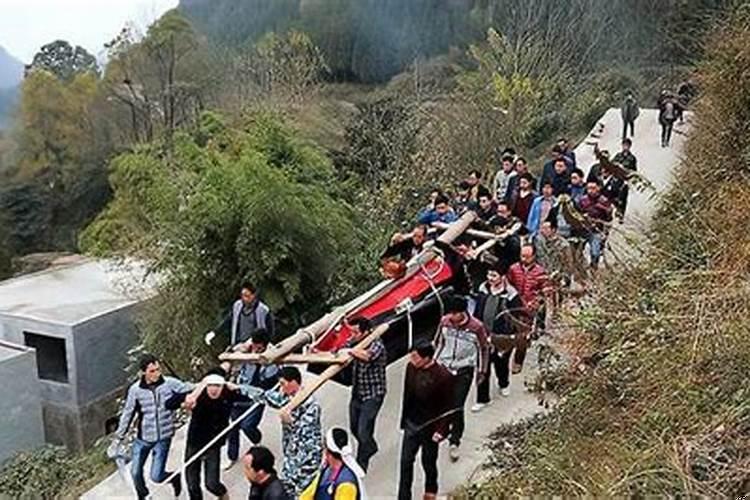 梦见做棺材的板子是什么意思