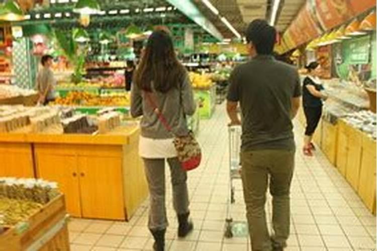 梦见媳妇和别人约会被发现