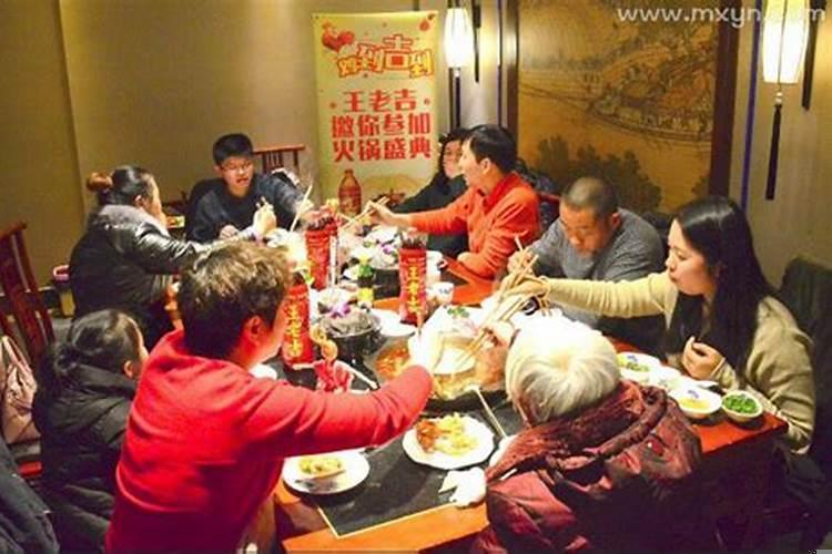 做梦梦见家人在一起吃饭