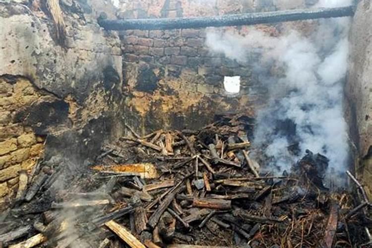 女人梦见房屋起火被扑灭