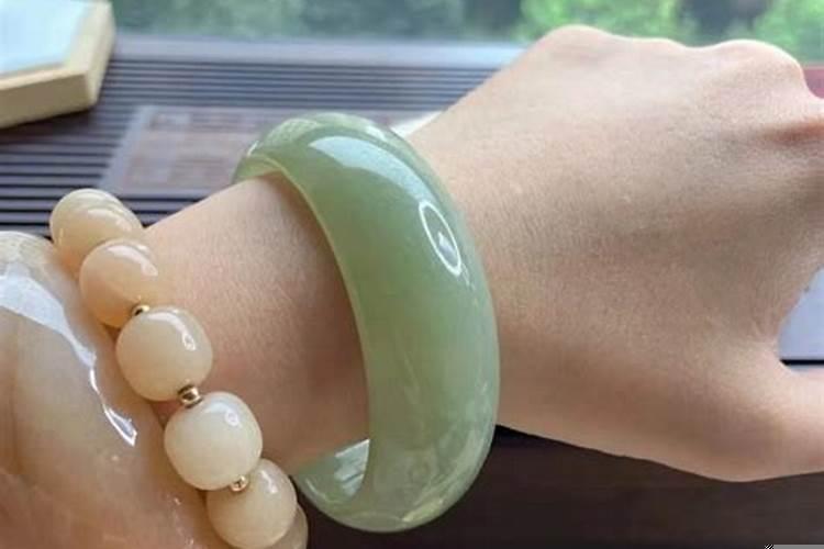 佘太翠手镯会越戴越亮吗